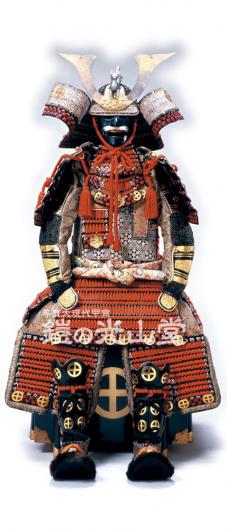 阿古陀形兜緋色威中札二枚銅具足